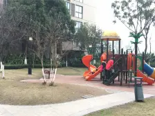 此房满两年,高楼层,大阳台朝南,双面采光!