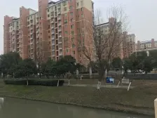 两房两卫,楼梯复式,楼下多大楼上大差不差层高够够的