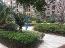 主卧朝南,小区中心位置,卫生间全明,非底楼房