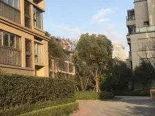低密度住宅 四房两厅两卫 看房提前约 包含车位