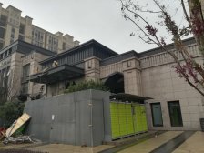 楼下是泳池,景观区域,小区正中间位置,人车分流