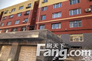 精装修三居室,南北户型,有院能停车,有物业,运动。