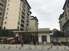 业主诚心出售,近天街精装修,随时可以 看