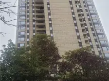 北滨路一线江景,高品质小区正朝南看江,位置好。