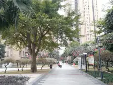 楼龄较新,围合式小区,配套成熟,出行方便