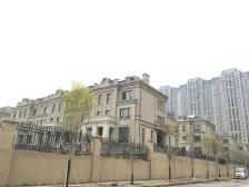 别墅是b区联排上下5层、精装修实用率高、拎包入住