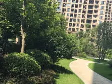 端 户花 园200平左右,精装修可直接入住,看房方便