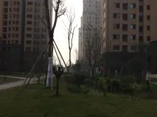 楼层好,采光充足,住家装修的,无遮挡小区环景优美