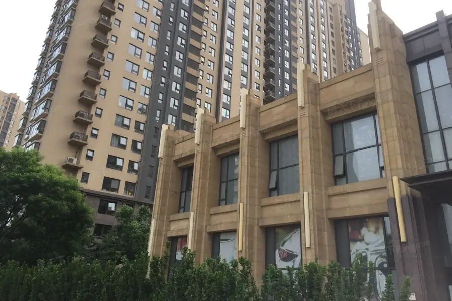 朝阳板块 华贸城 满五年 边户全明 看房随时,北京朝阳北苑华贸城二手