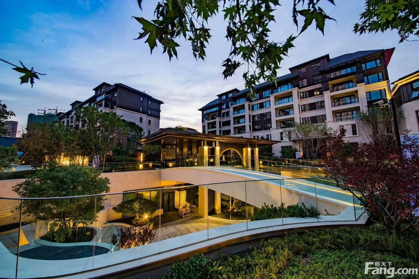 从天空中看楼盘 点击查看航拍>>