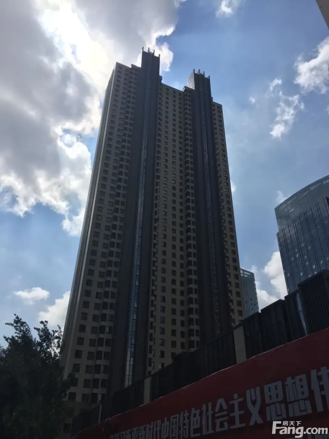 传授给雅颂大苑的业主们点验房经验.