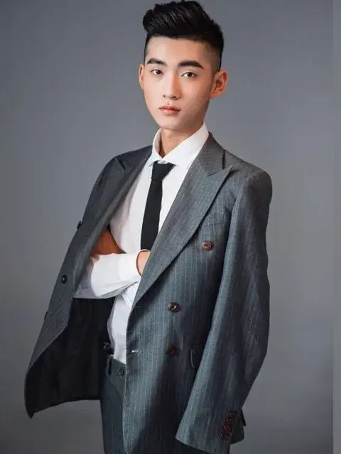 张泽轩                                          从业信息卡