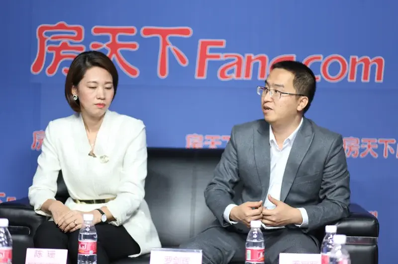 广东合富清远总经理罗剑辉(右)