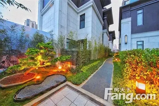 国风大胜红狮城丨世茂国风院墅首开劲销15亿