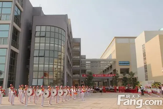 要剪这个发型怎么和理发师说