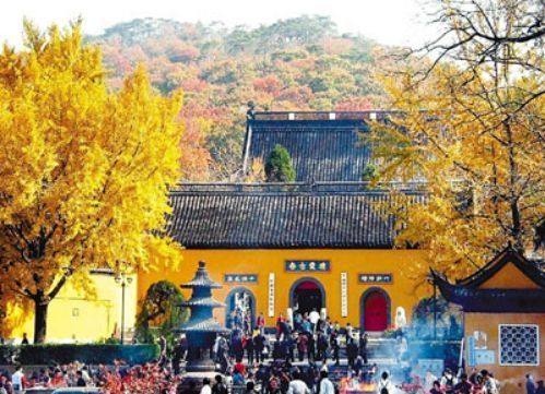 南京市玄武區雞鳴寺路1號 門票:10元(免費贈送三根香) 名聲顯赫棲霞寺