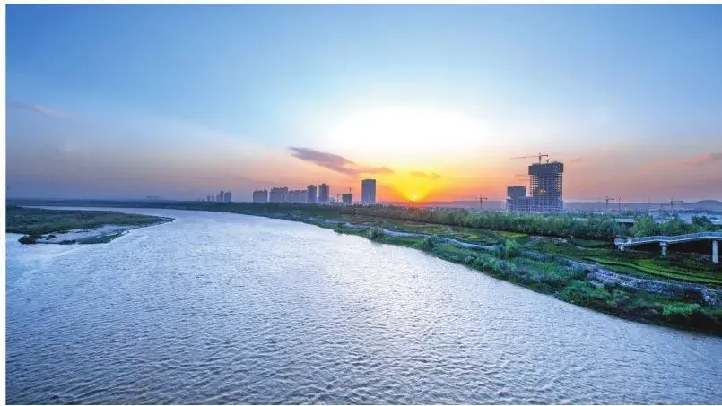 这是西安唯一聚集临空,沿站,滨河,高速,地铁交汇地!