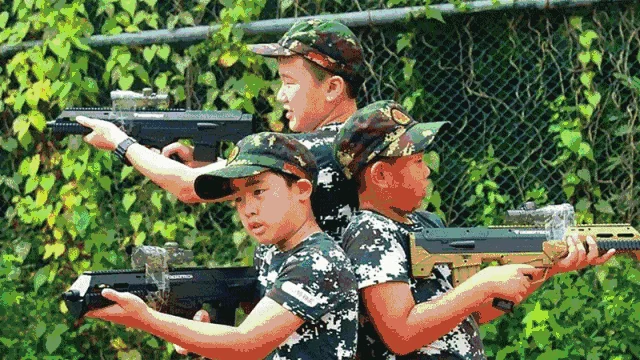 11:30,下午12:30—16:00 免费三:极速挑战 真人cs 一身戎装,一场硝烟