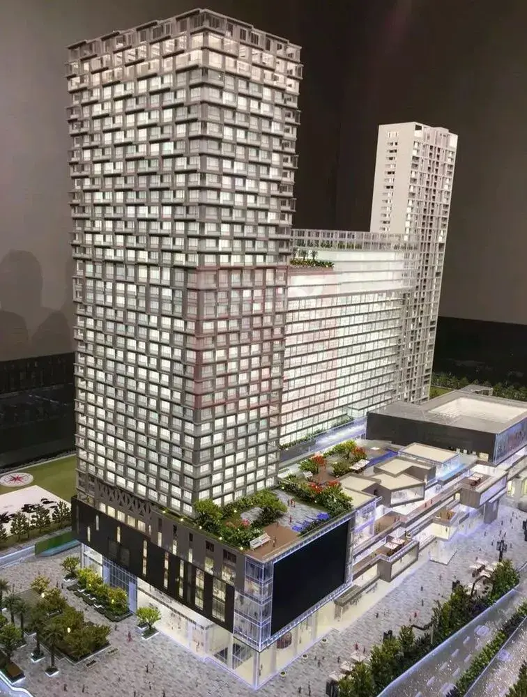 看看同样的豪宅,招商双玺,万科臻山府,华润城3期等都被严格限价,湾厦