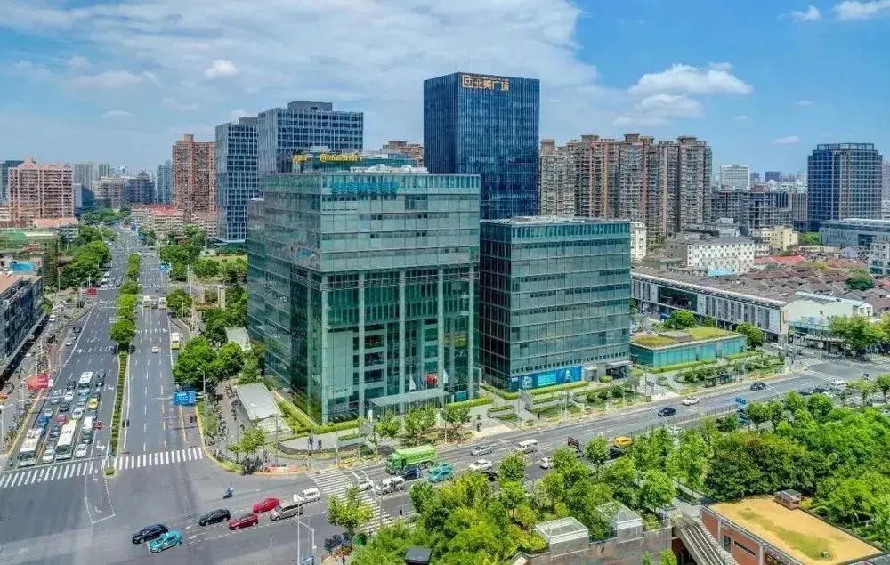 湾谷科技园 2加大跨国公司地区总部和研发中心的引进力度.