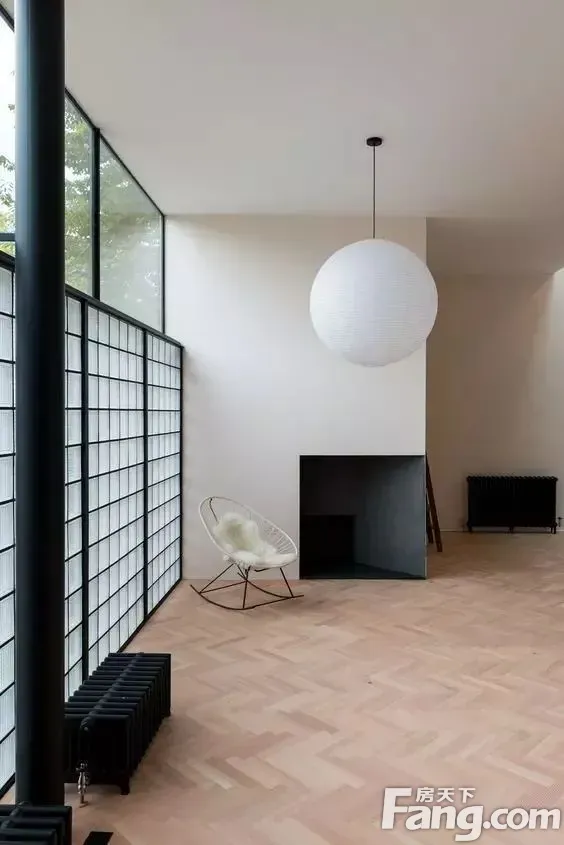 无色透明的外形,决定了玻璃砖是很百搭的,和不同家居风格搭配效果都