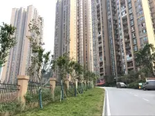 出门金家湾轻轨站 交通方便 正规大两室