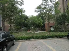 一楼带小院,无抵押,格局方正,视野宽阔,配套齐全