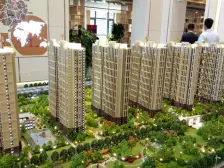 万达旁,次新房,新小区,地铁口,精装修三房。