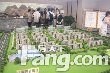 精装修,居住时间很短,看房方便有钥匙,重新装修