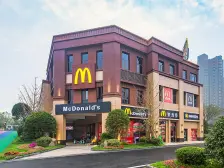 此房连廊设计通透性强 前面无遮挡 采光很好 带车位