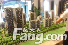 济州印象;四室两厅精装修,中间楼层,有车位,欢迎看房