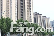 金泰华府洋房坯一楼带院,东边户, 位置好 全天采光