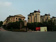 安静联排别墅3+1+2个车位+私家前后大花园