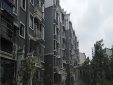 户型好中间楼层 精装修 15年建成的房子