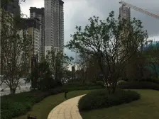 融创青山湖壹号,一线湖景房,近地铁口,华润万家旁。