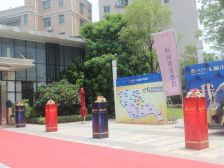 汇景大两房,政府旁物业 购物出行c方便 出门是公园