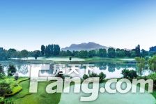 三山环抱,优雅水畔,原始森林,原生环境