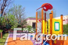 小区中-心大道位置银泰城交通方便.