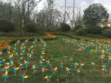 四室两厅,双卫,客厅朝南带阳台。南北通透。