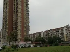 实用三房,位置好出行方便,诚心出售中间楼层