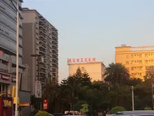 星光天地精装两房 配套齐全 楼下是生活热闹商圈