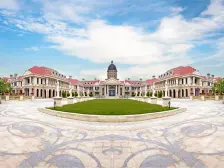 万恒天籁位置良好别墅。一线看海。