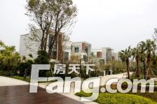 此房南北通,阳台和两个房间采光充足,通风效果好