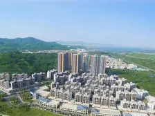 房子位于小区中间位置,楼层高采光通风好。