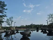 江景房户型方正,采光充足,视野开阔。小区配套齐全