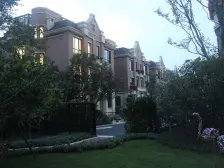 金地艺境水岸别墅顶楼已经做好建设 目前蕞划算的一套