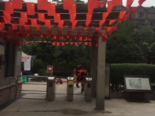 九龙坡区花园洋房一楼 带车位 前后花园 带地下室!