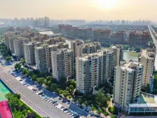 豪 华装修,临河观景,中 央空调,改装的地暖