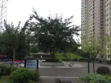 小洋房,阳台大,随时看房板式结构