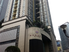 解放碑商圈旁 简装单配 楼下就是轻轨站 繁华地段